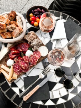 Rosé Apero mit Salami